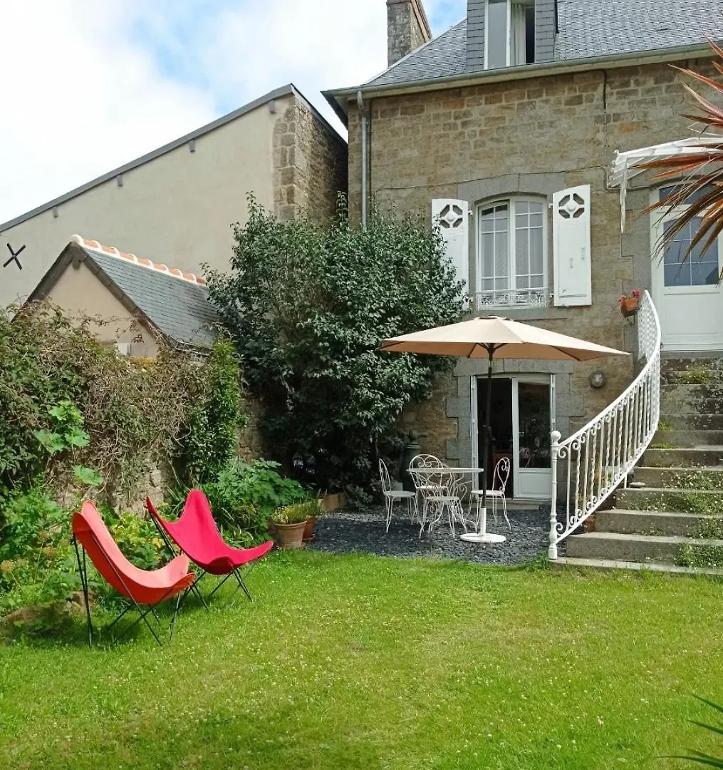 Cancale - Dans Le Bourg Франция